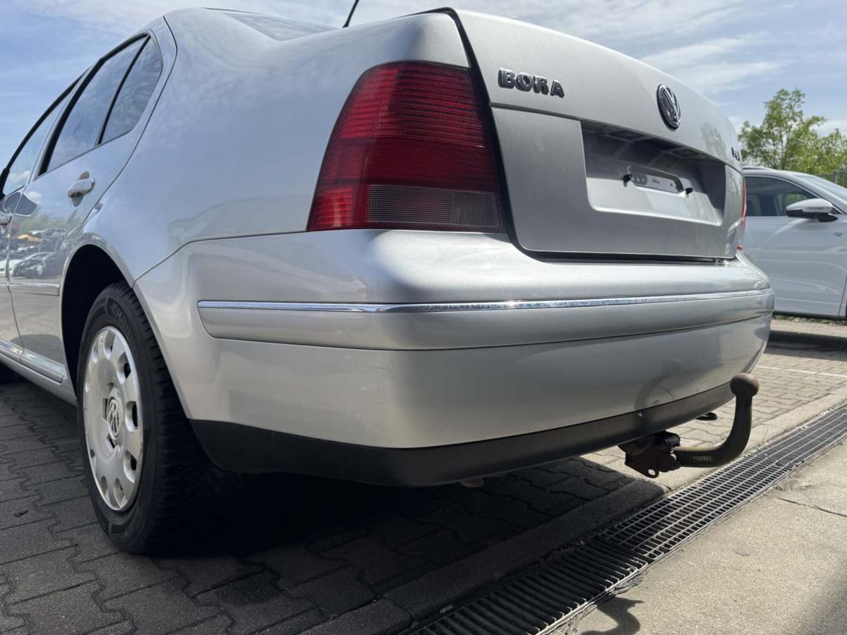 VW Bora original Sto&szlig;stange Stossf&auml;nger hinten LA7W Reflexsilber Limousine Bj.2002